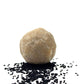 Schwarzkümmel-Seife ca. 120 Gr. auf schwarzem Kümmelsamen Hintergrund.